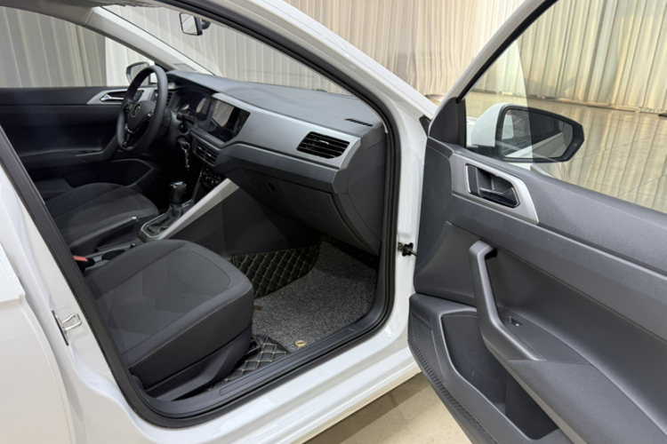 Volkswagen Polo 2021 car image #11