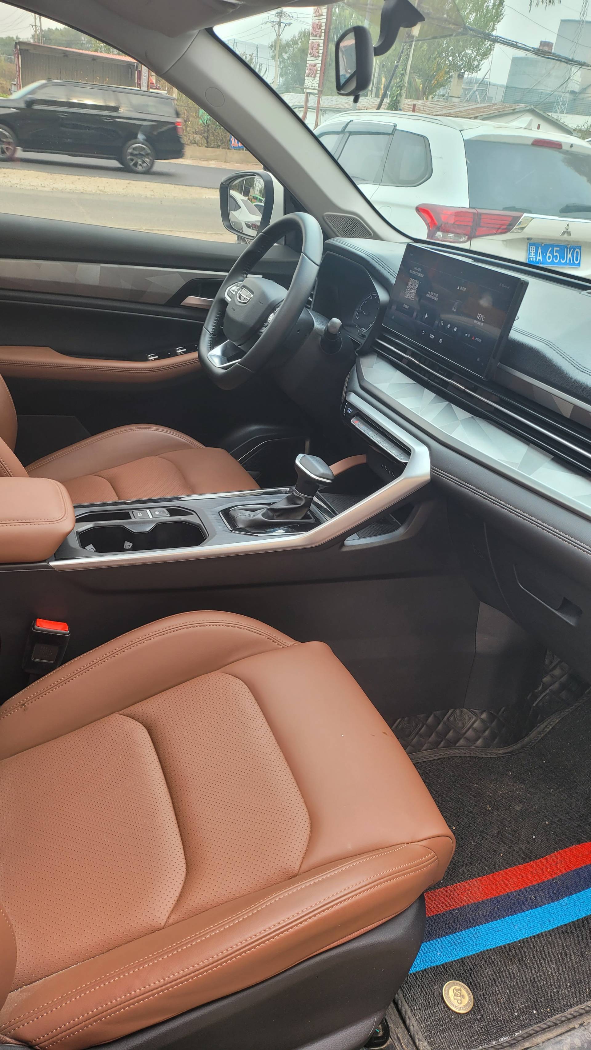 GEELY Vision X6 2024 car image #5