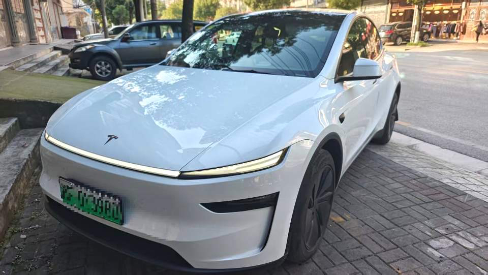 Tesla Model Y 2025 Tesla Model Y 2025 car image