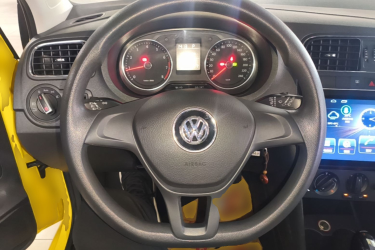 Volkswagen Polo 2015 #11 Volkswagen Polo 2015 car image #11
