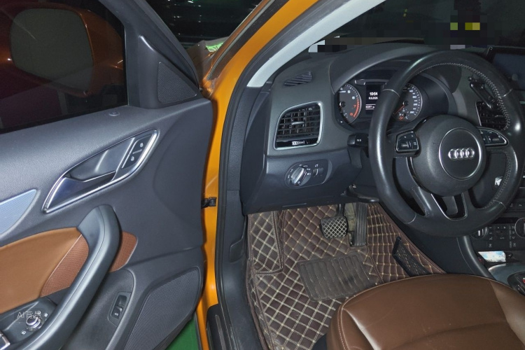 Audi Q3 2016 car image #18