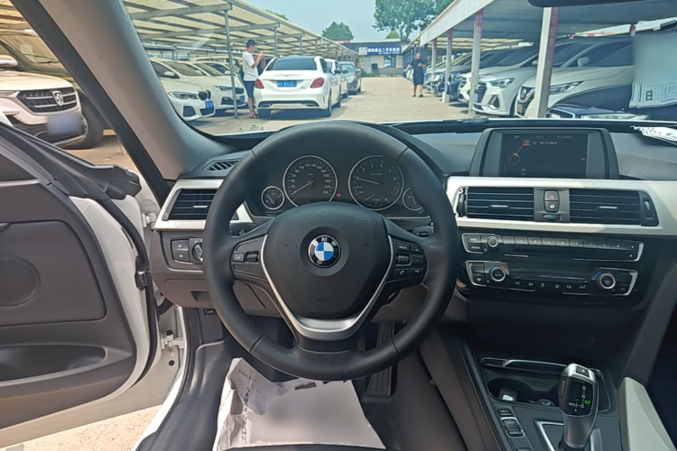 BMW 3 Series GT 2016 car image #11