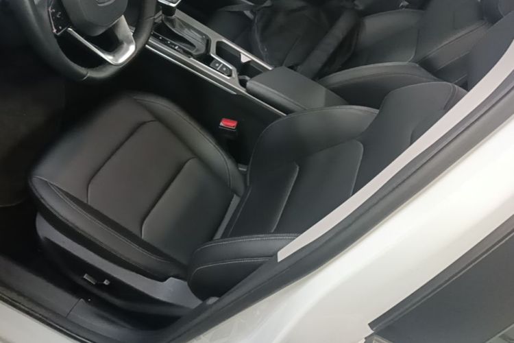 GEELY Emgrand 2025 #15 GEELY Emgrand 2025 car image #15