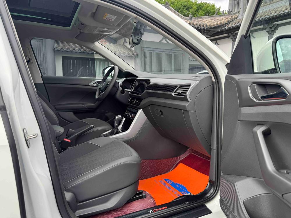 Volkswagen T-Cross 2021 car image #22
