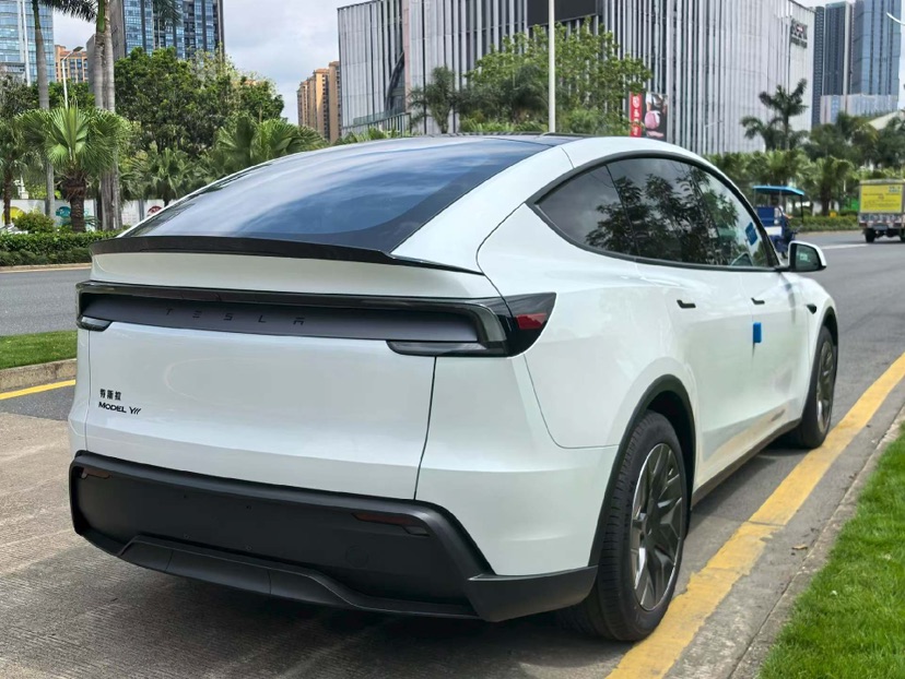 Tesla Model Y 2026 #7 Tesla Model Y 2026 car image #7