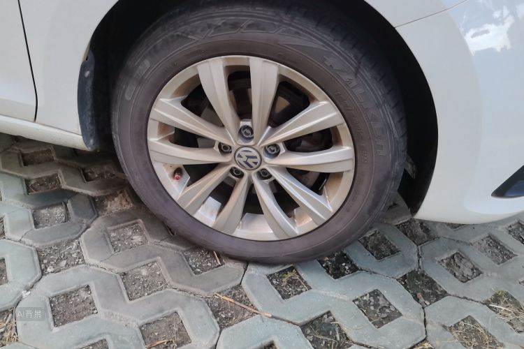Volkswagen Santana 2017 car image #9