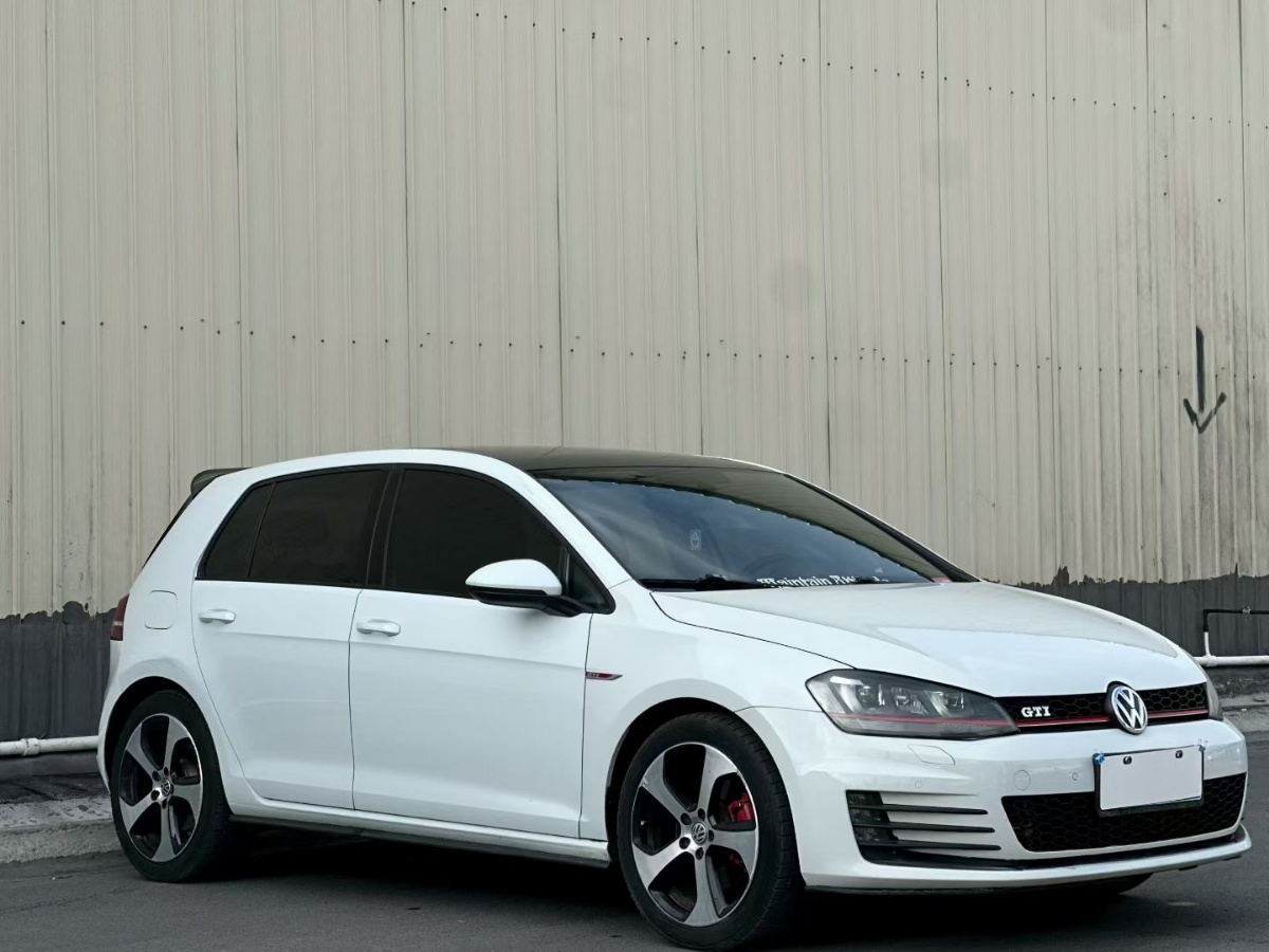 Volkswagen GolfGTI 2018 car image #3