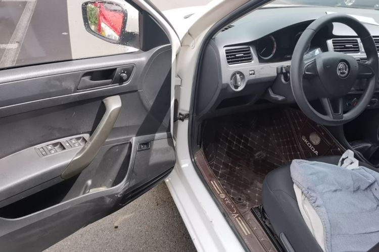 Skoda Rapid 2019 #16 Skoda Rapid 2019 car image #16