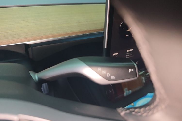 Tesla Model Y 2022 car image #14