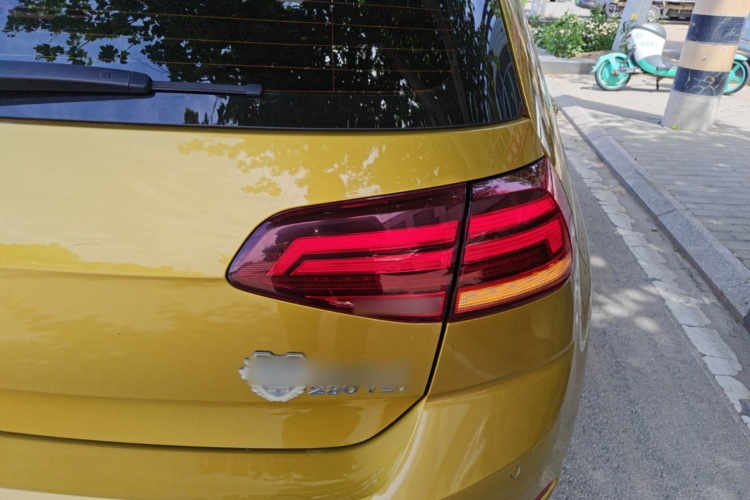 Volkswagen Golf 2019 car image #8