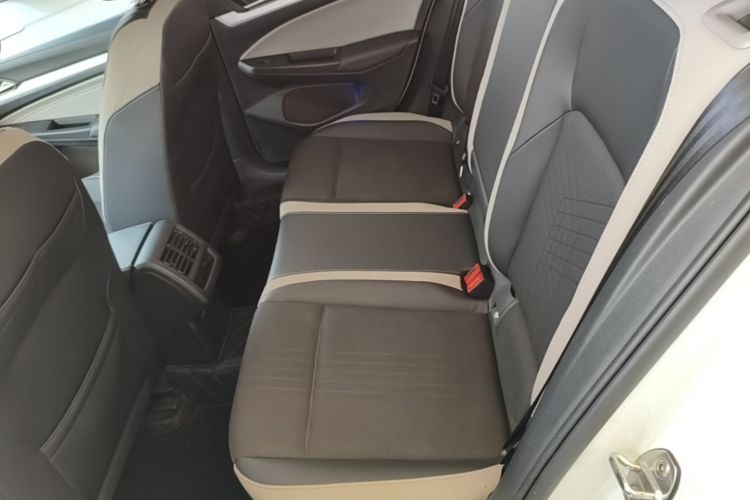 Volkswagen Golf 2021 car image #17