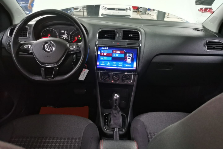 Volkswagen Polo 2017 car image #11