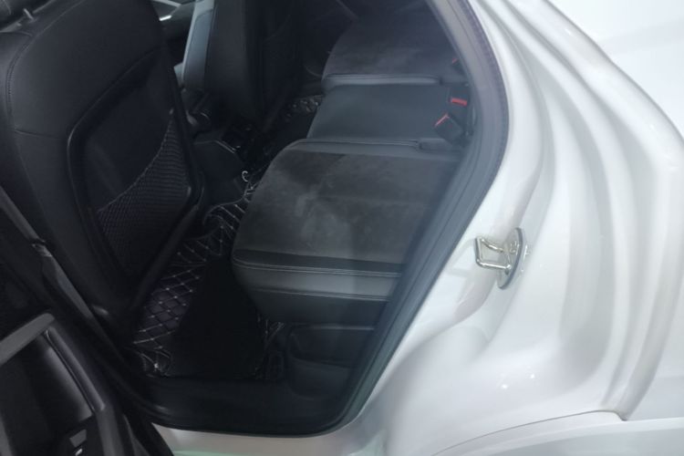 Audi Q3 2020 car image #17