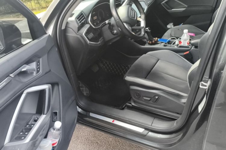 Audi Q3 2022 car image #9