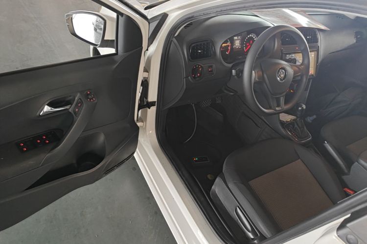 Volkswagen Polo 2017 car image #16