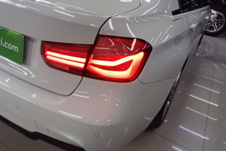 BMW 3 Series 2019 car image #8