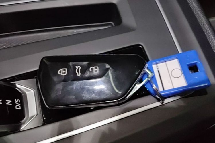 Volkswagen Golf 2021 car image #9