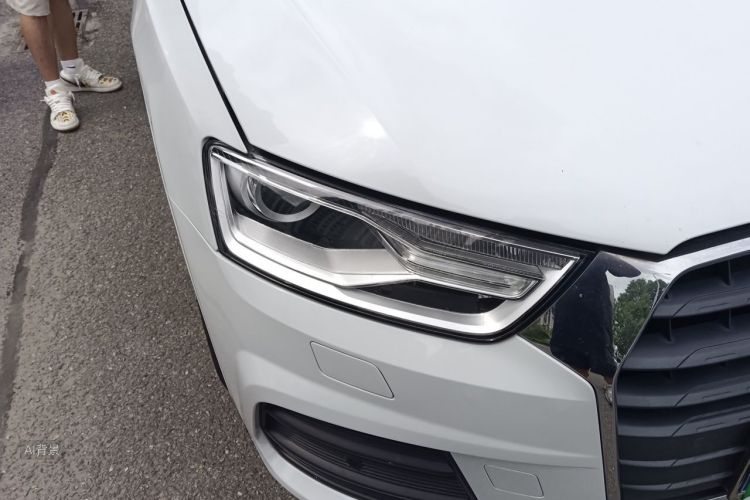 Audi Q3 2017 car image #8