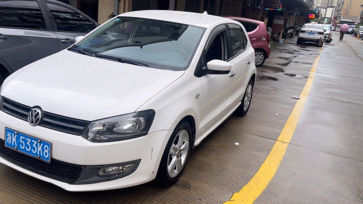 Volkswagen Polo 2011 car image 