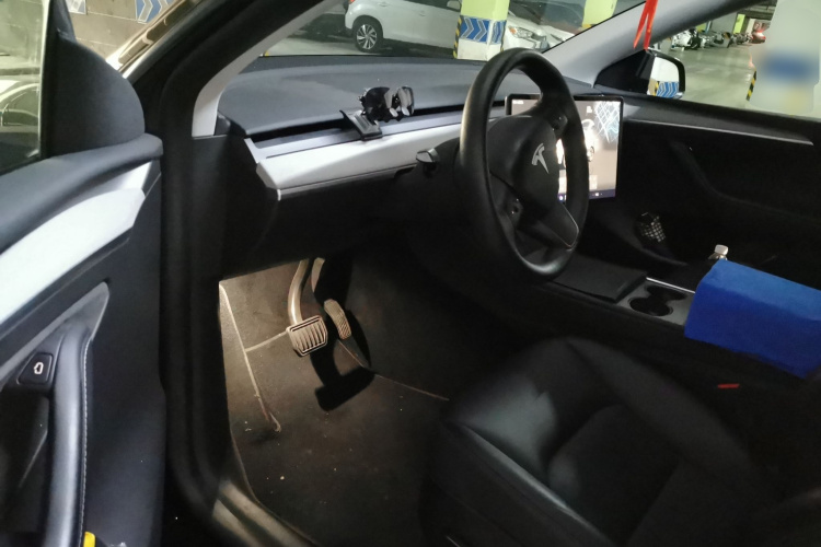 Tesla Model Y 2023 #13 Tesla Model Y 2023 car image #13