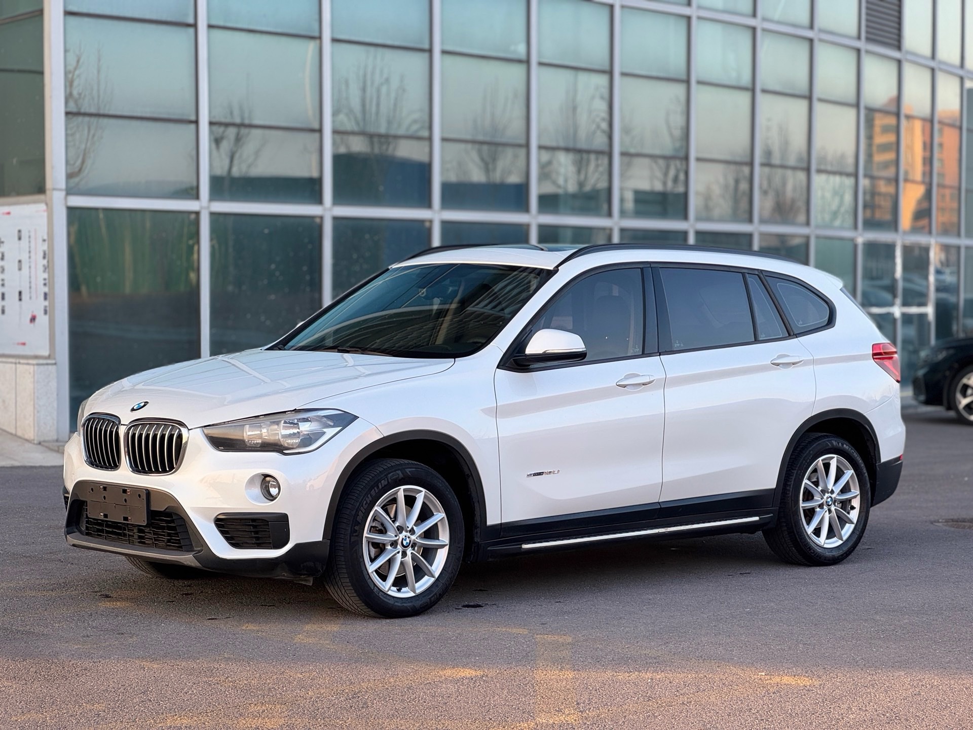 BMW X1 2017 BMW X1 2017 car image