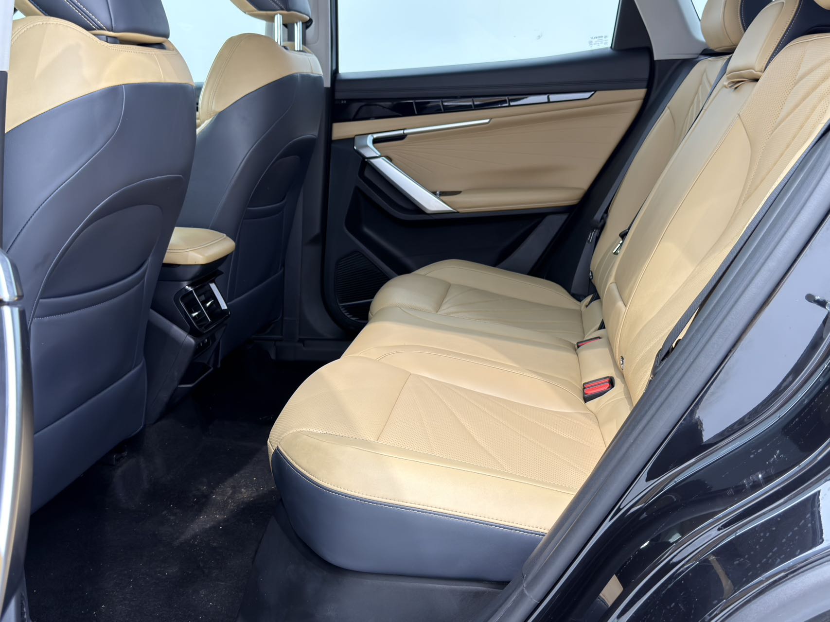 GEELY Boyue L 2023 car image #9