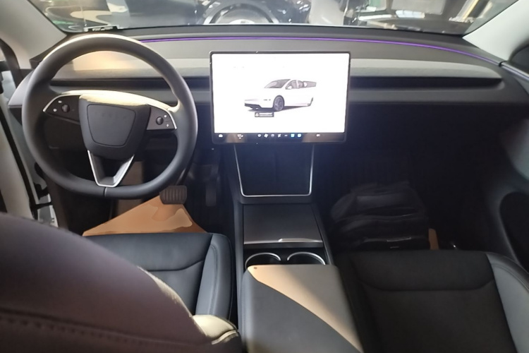 Tesla Model Y 2025 #10 Tesla Model Y 2025 car image #10