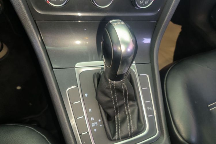 Volkswagen Golf 2017 car image #14