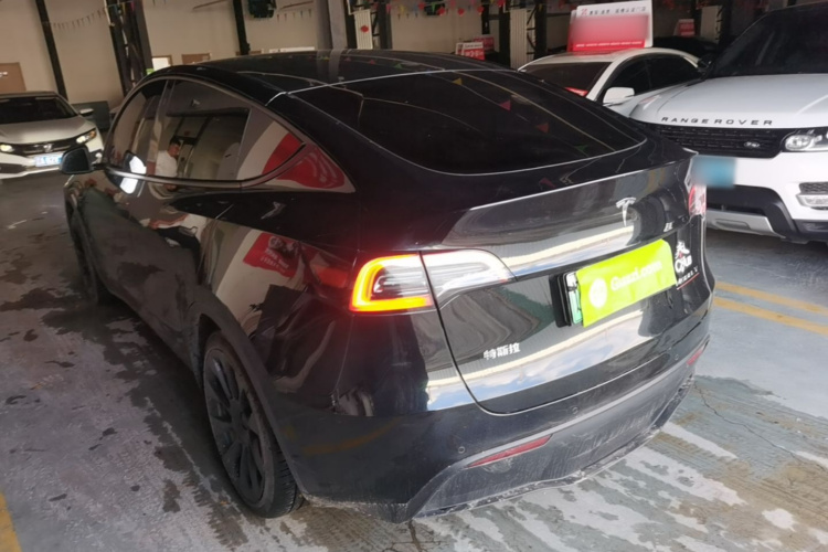 Tesla Model Y 2023 immagine di auto #5