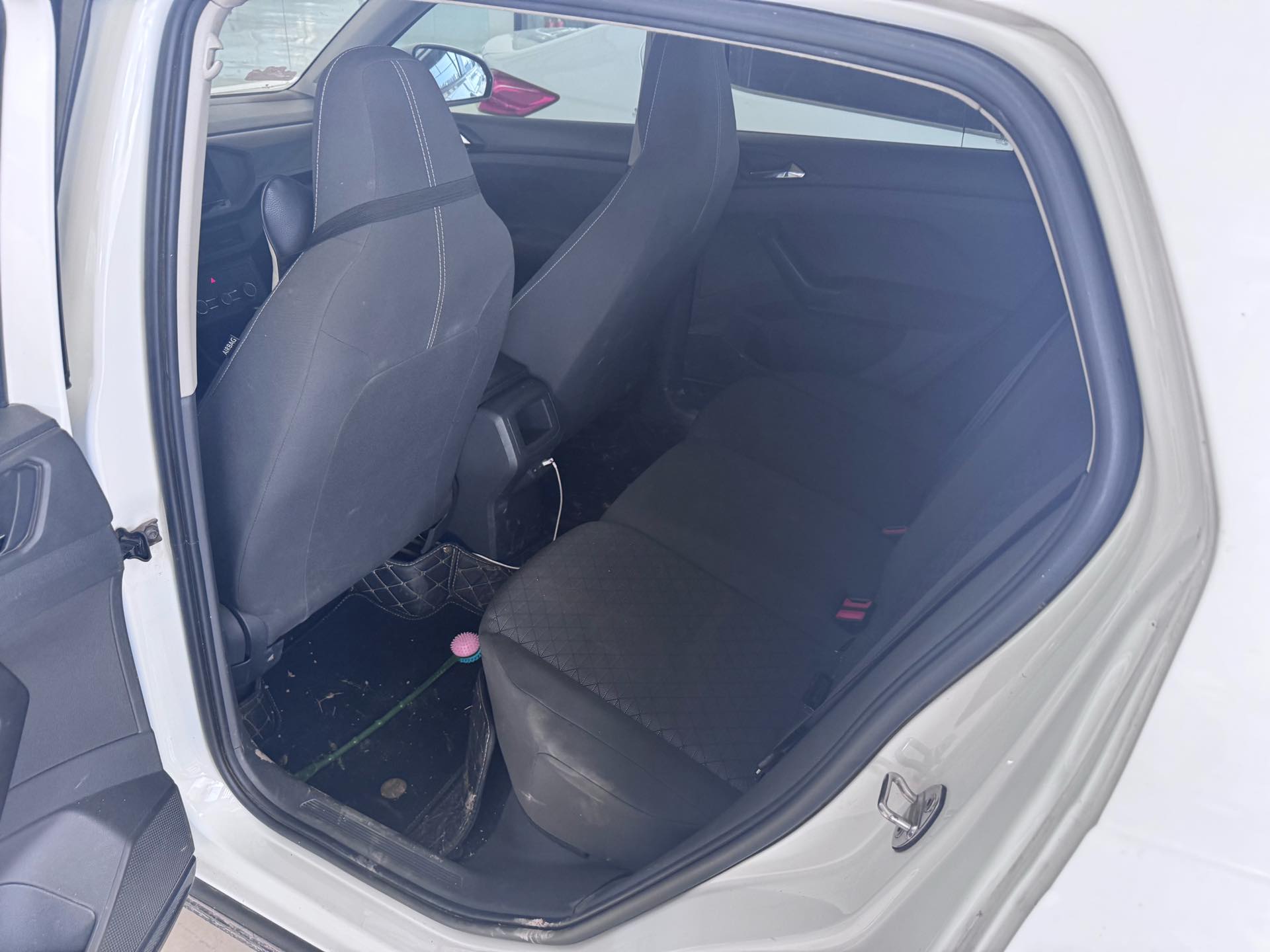 Volkswagen T-Cross 2022 صورة سيارة #4