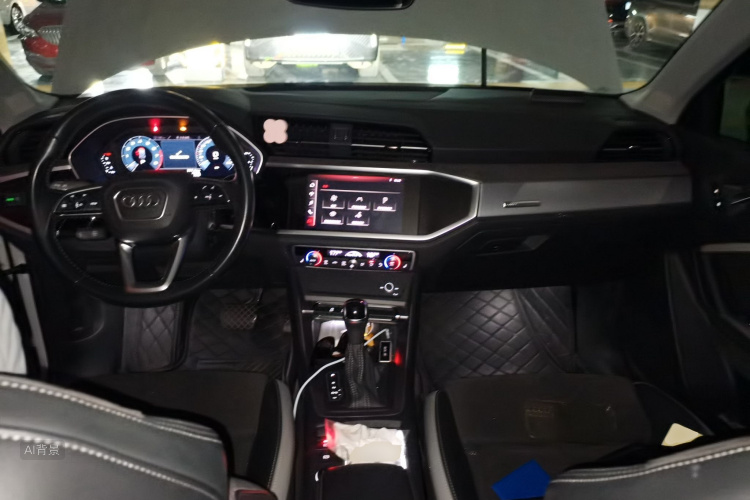 Audi Q3 2020 car image #11
