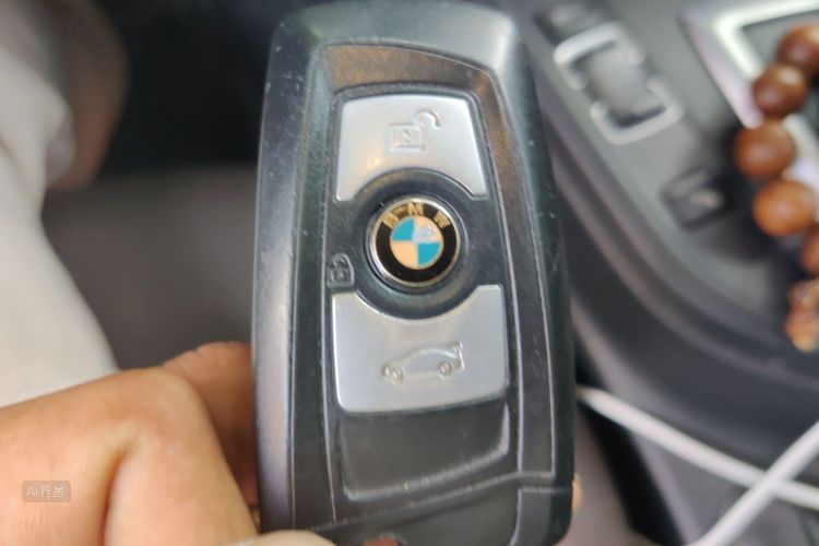 BMW 3 Series 2019 car image #10