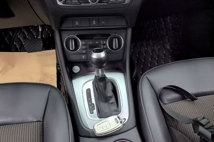 Audi Q3 2017 #18 Audi Q3 2017 car image #18
