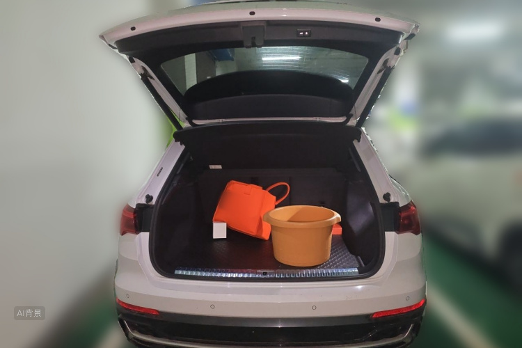 Audi Q3 2023 car image #21