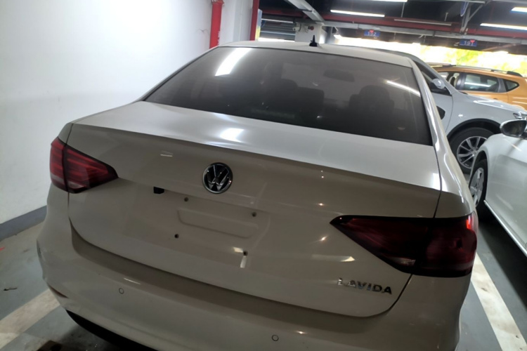 Volkswagen Lavida 2020 car image #6
