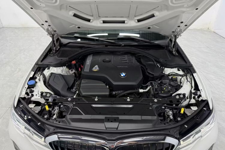 BMW 3 Series 2020 car image #20