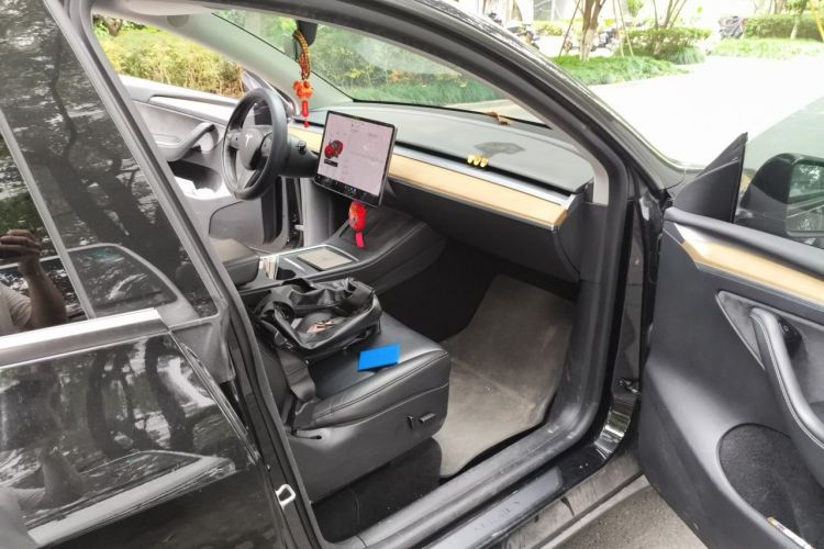 Tesla Model Y 2021 #21 Tesla Model Y 2021 car image #21