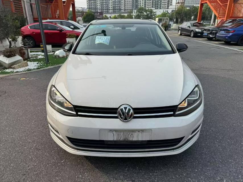 Volkswagen Golf 2017 car image #2
