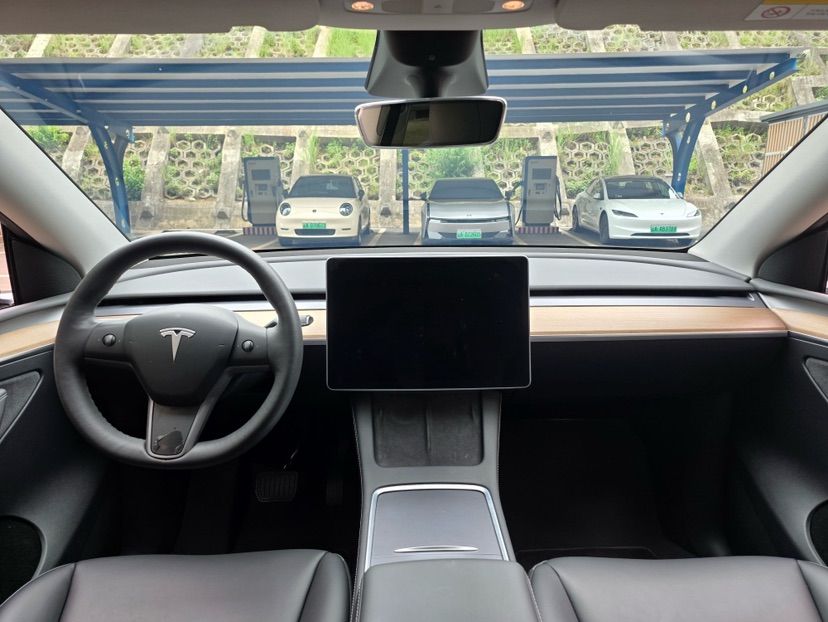 Tesla Model Y 2022 #13 Tesla Model Y 2022 car image #13