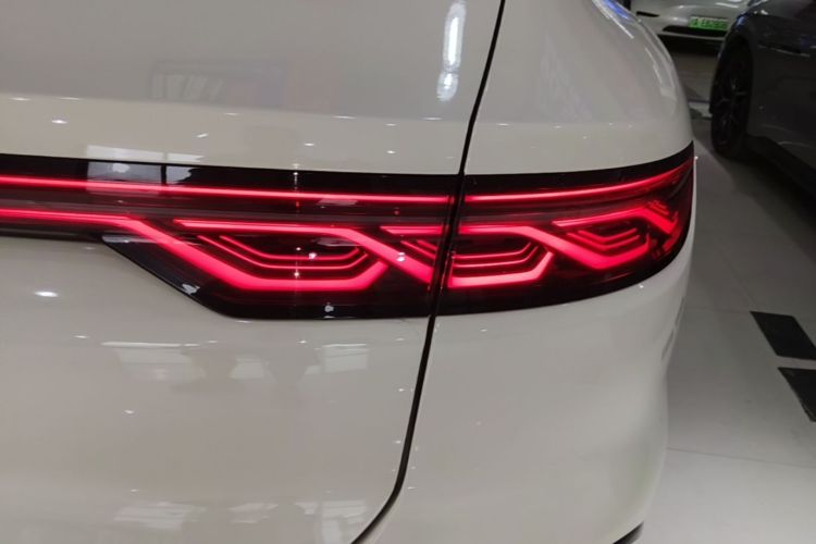 BYD Han 2022 car image #8