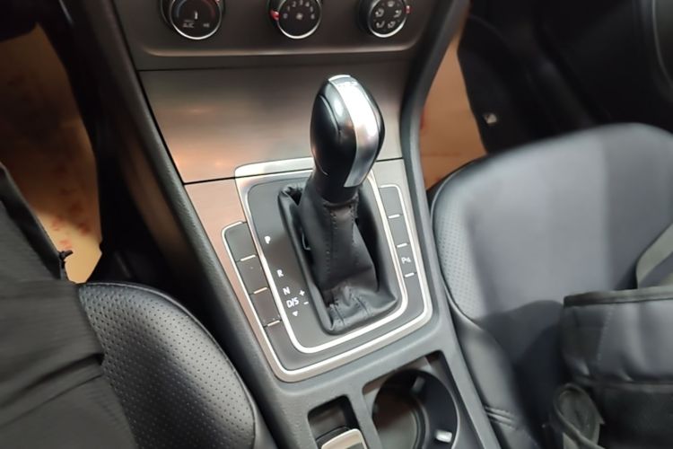 Volkswagen Golf 2016 car image #14