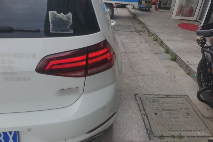 Volkswagen Golf 2019 car image #8