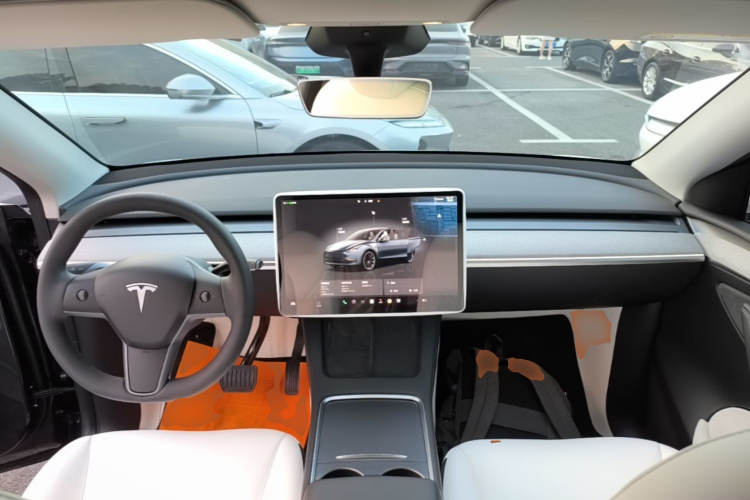 Tesla Model Y 2024 #10 Tesla Model Y 2024 car image #10