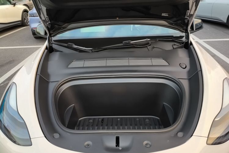 Tesla Model Y 2024 #20 Tesla Model Y 2024 car image #20