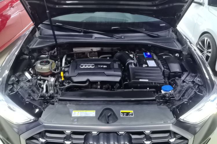 Audi Q3 2020 car image #20