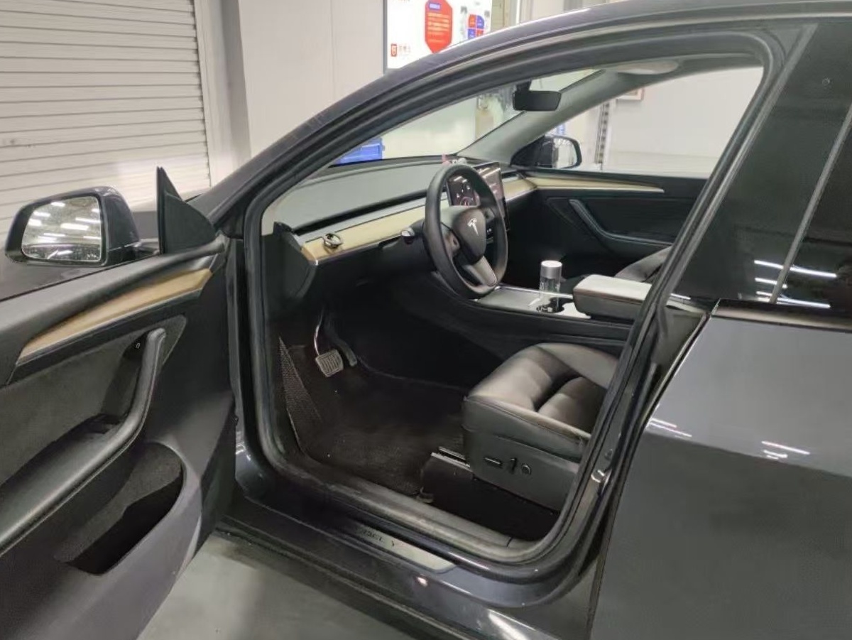 Tesla Model Y 2022 #5 Tesla Model Y 2022 car image #5
