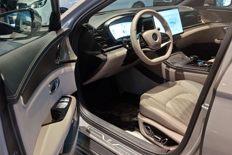 BYD Han 2024 car image #16