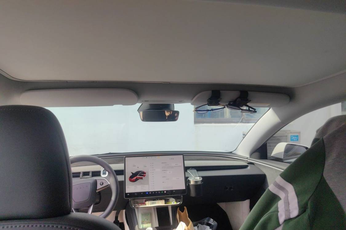 Tesla Model 3 2024 immagine di auto #21