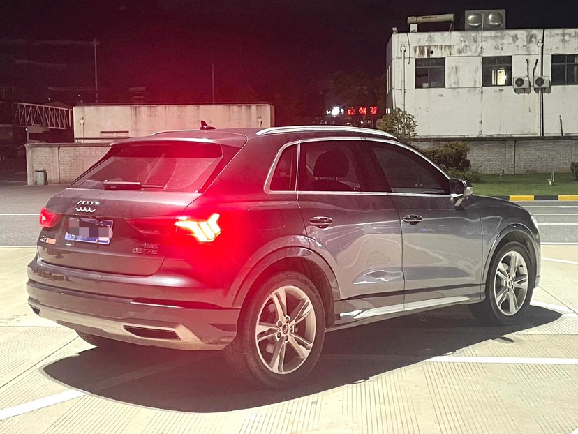 Audi Q3 2021 car image #6
