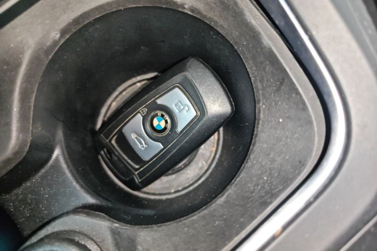 BMW 3 Series 2017 #9 BMW 3 Series 2017 car image #9